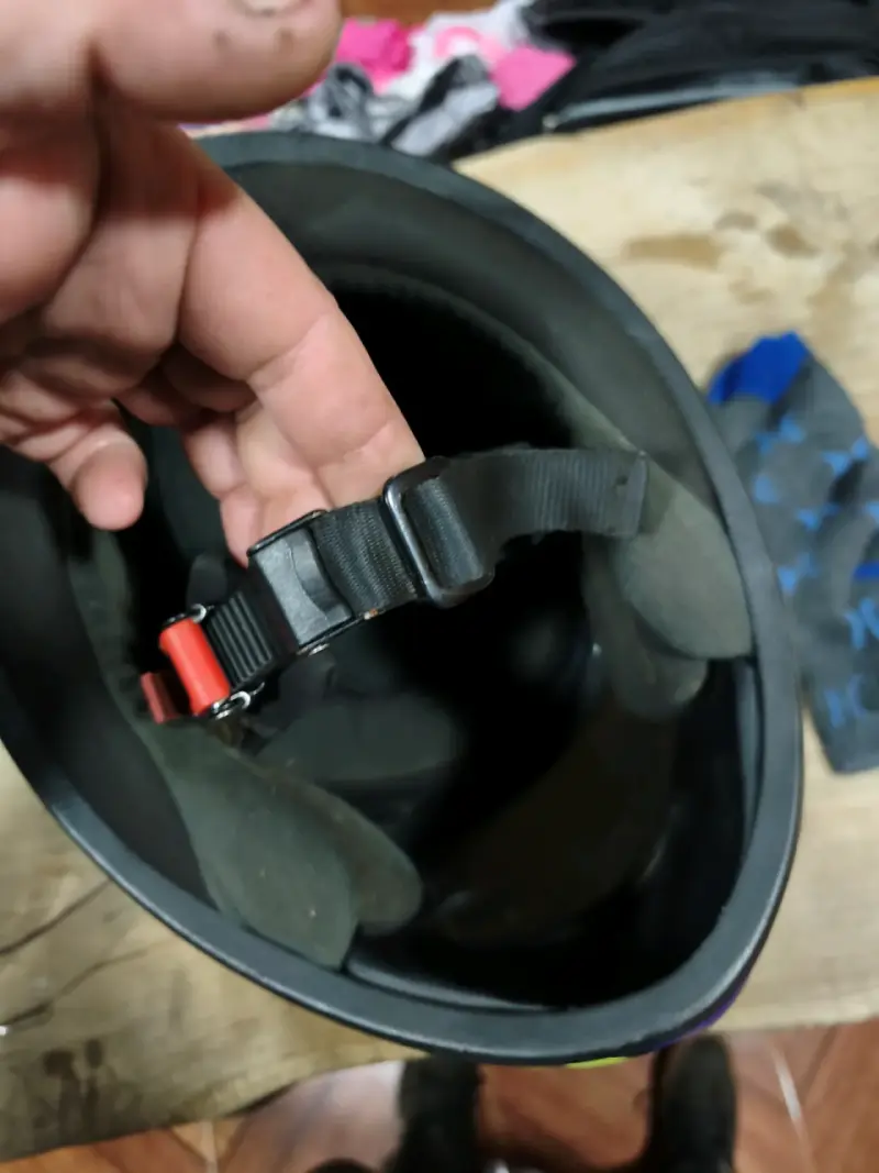 Casco de moto LS2 con diseño colorido - 5