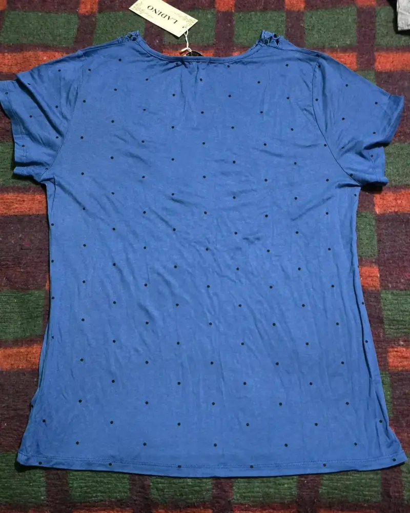 Polera azul con encaje floral Ladino - 2