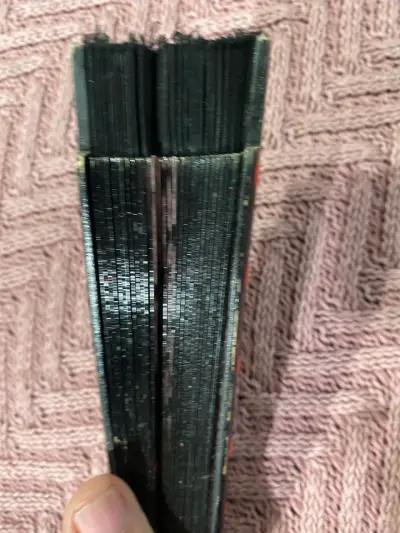 Abanico plegable negro con puntos rojos - miniatura 4