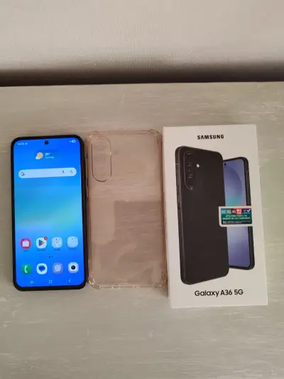 Samsung Galaxy A36 5G con funda transparente - miniatura 2