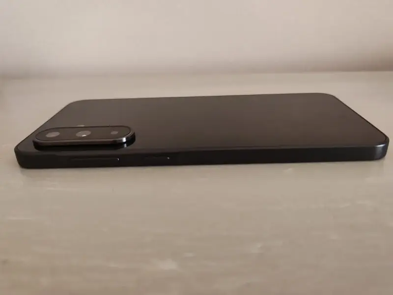 Samsung Galaxy A36 5G con funda transparente - 4