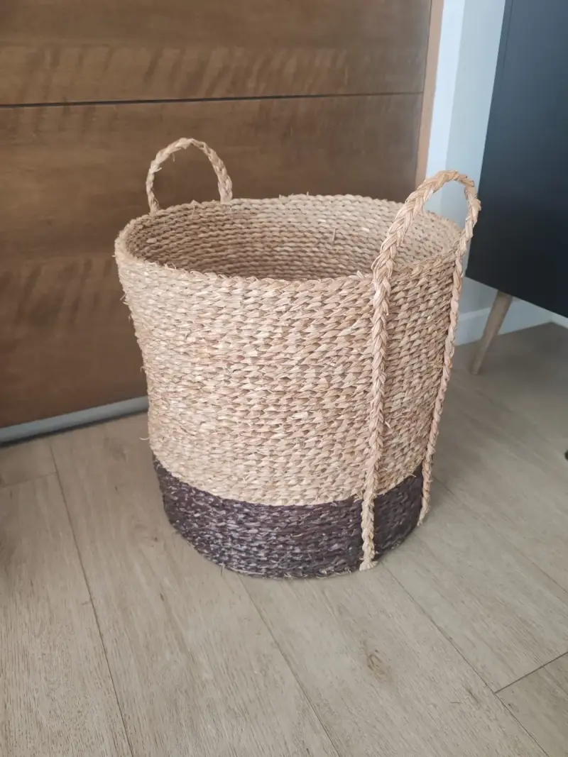 Cesta de mimbre decorativa con asas - 1