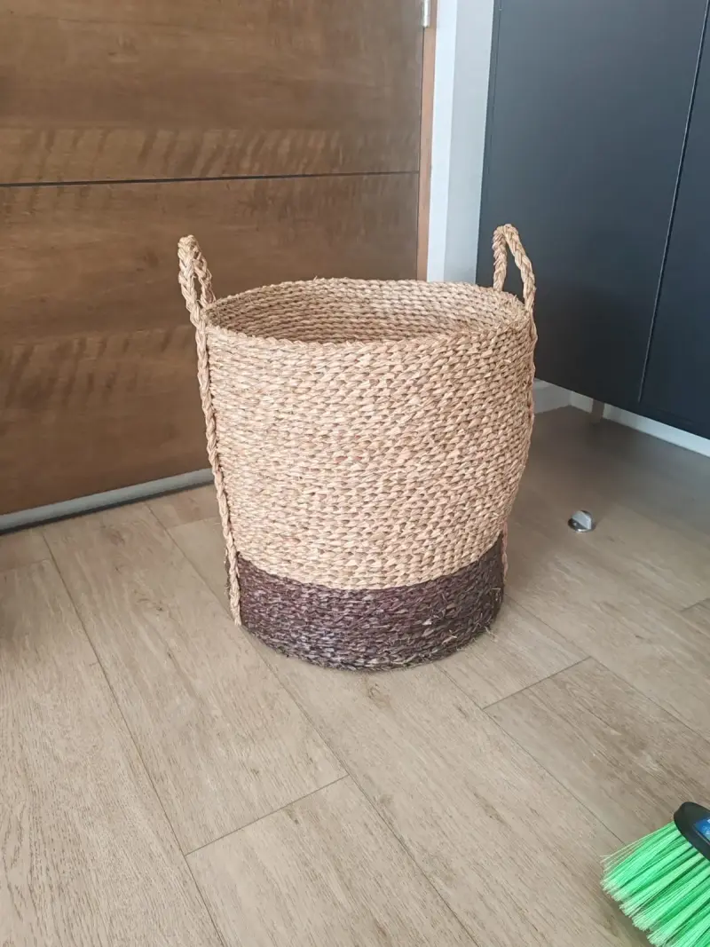 Cesta de mimbre decorativa con asas - 2