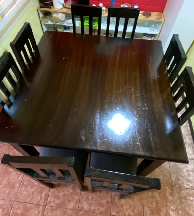 Mesa de comedor de madera con 8 sillas - 3