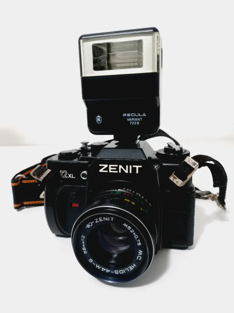 Cámara Zenit 12 XL con Flash Regula Variant - 1