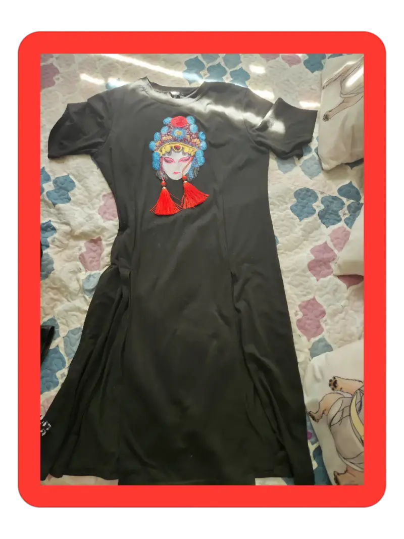 Vestido negro con estampado floral y hombros descubiertos - 2