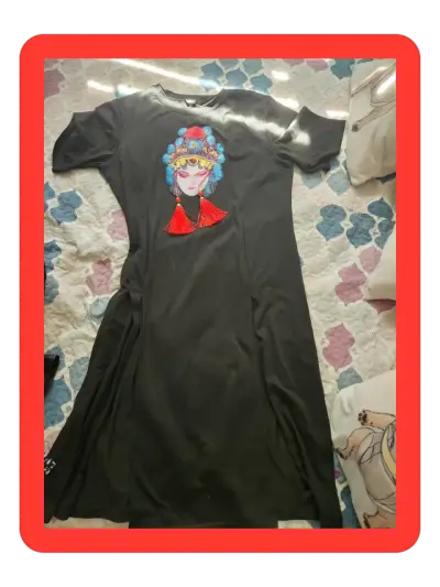 Vestido negro con estampado floral y hombros descubiertos - miniatura 2