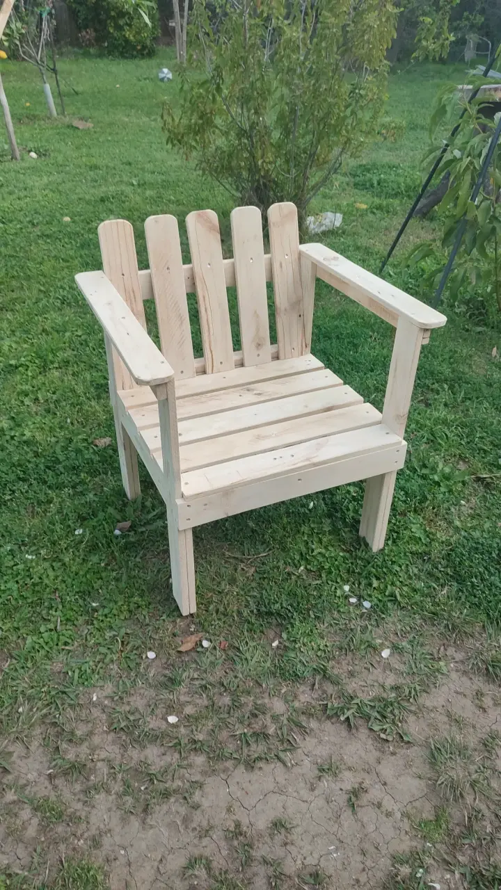 Silla de madera para jardín estilo rústico
