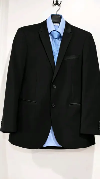 Traje formal negro para hombre con corbata azul - miniatura 1