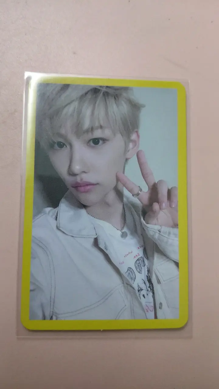 Photocard de felix yellow wood