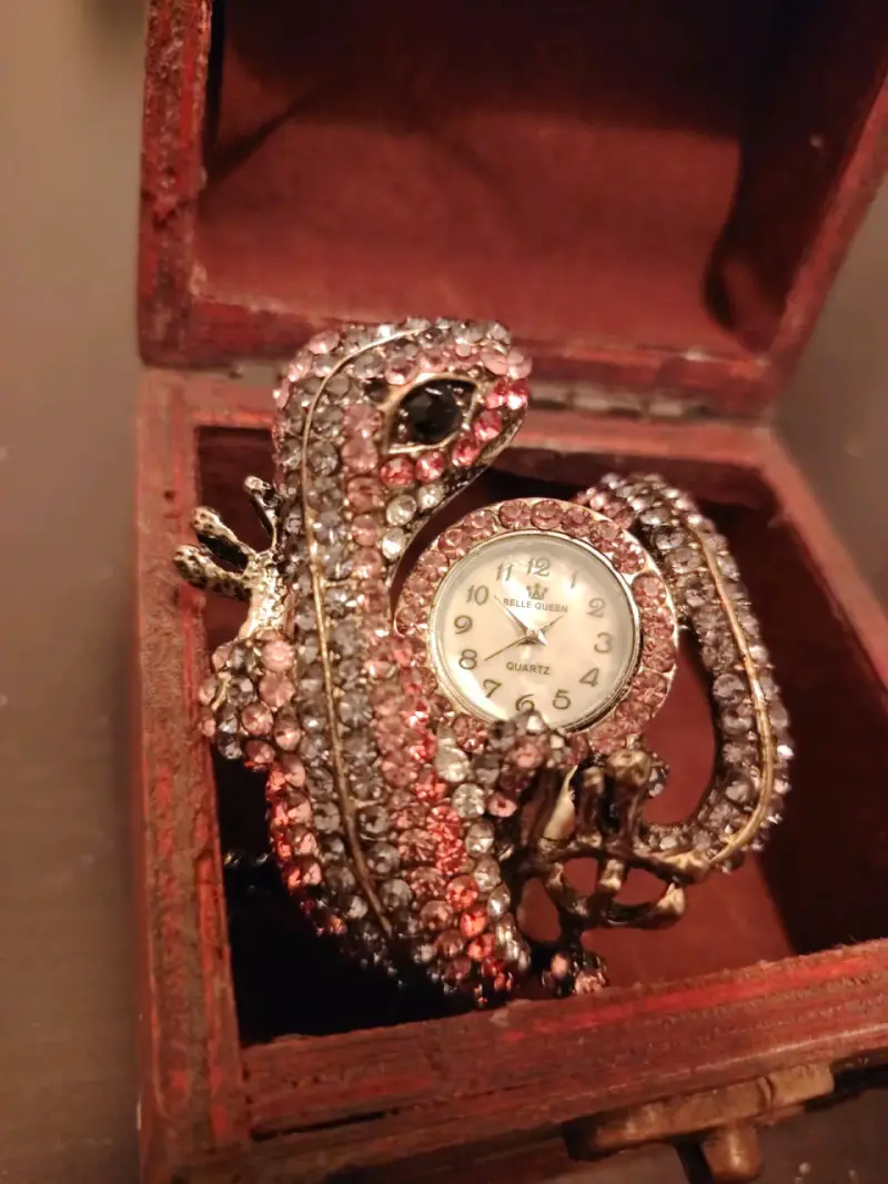 Reloj pulsera de cuarzo con diseño de lagarto - 1
