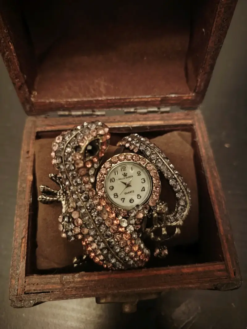 Reloj pulsera de cuarzo con diseño de lagarto - 2