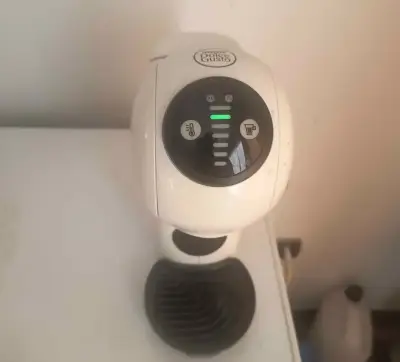 Cafetera Dolce Gusto blanca automática - miniatura 1
