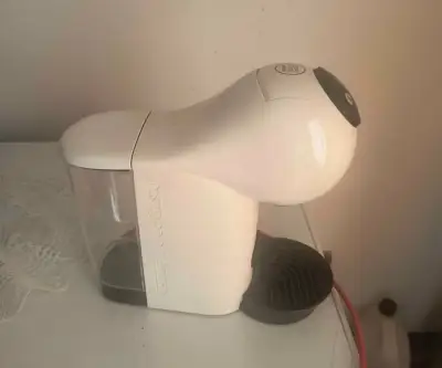 Cafetera Dolce Gusto blanca automática - miniatura 2