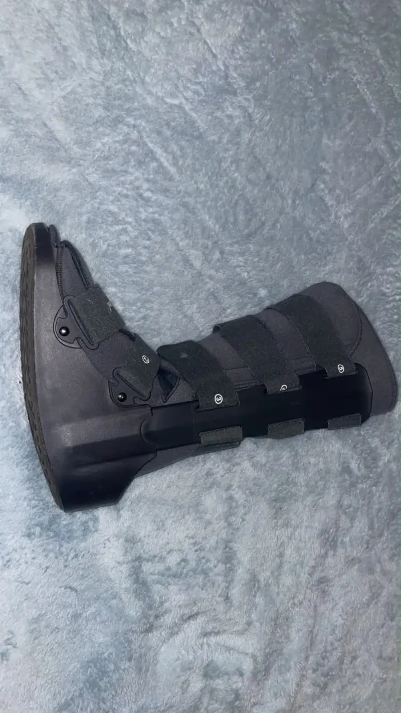 Bota ortopédica ajustable para recuperación - 2