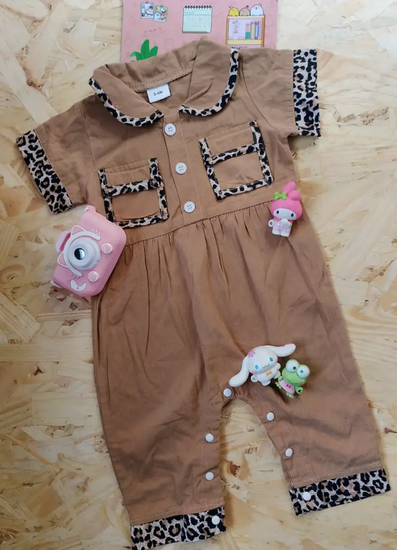 Enterito de bebé con estampado animal print