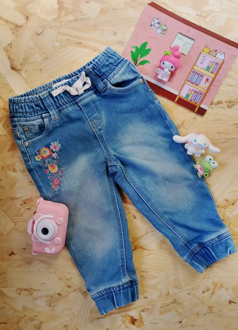 Pantalones de mezclilla para niños con bordado floral