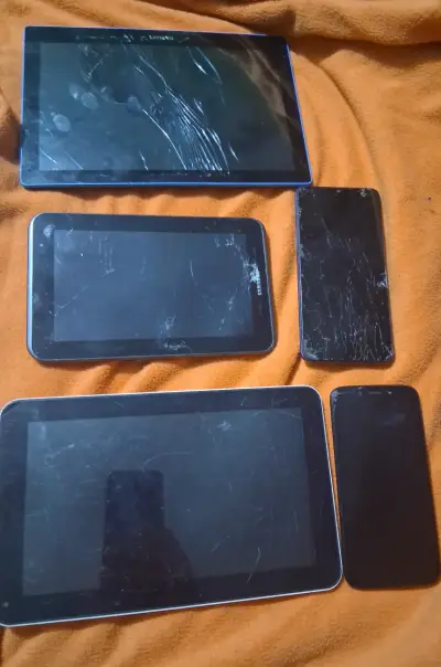Lote tablets y teléfonos - miniatura 1