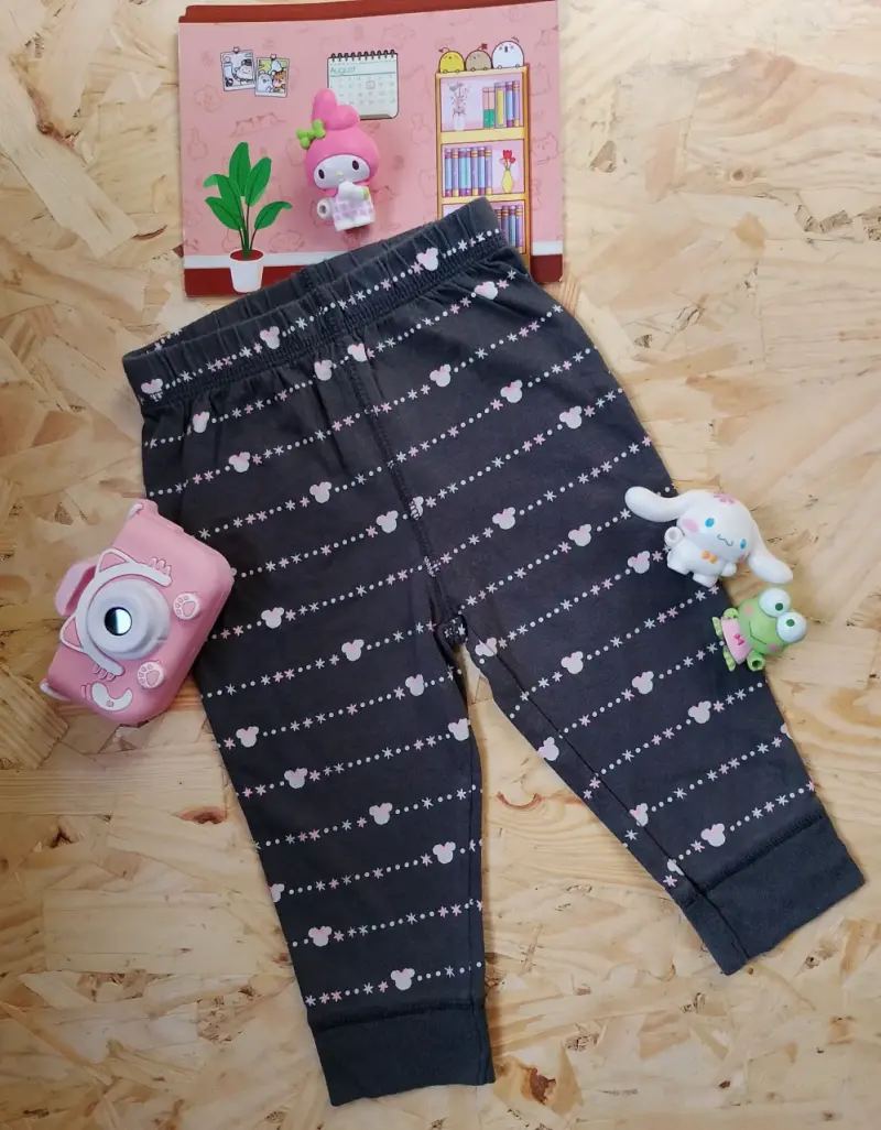 Pantalones de bebé con diseño de corazones