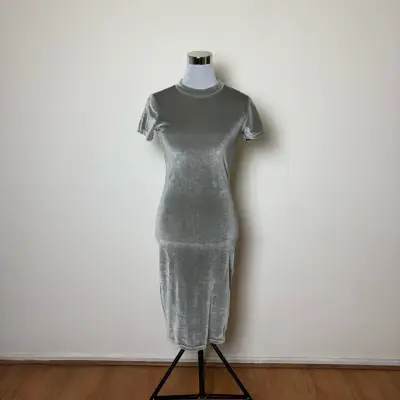 Vestido de terciopelo gris para mujer - miniatura 2