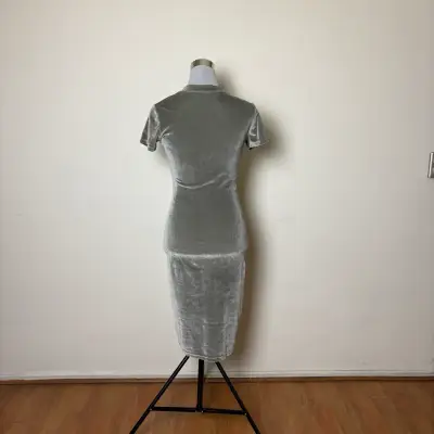 Vestido de terciopelo gris para mujer - miniatura 3