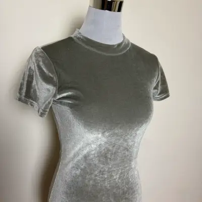 Vestido de terciopelo gris para mujer - miniatura 4