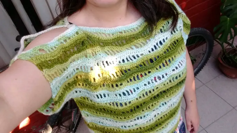 Polera tejida a crochet verde y blanco 🌿 - 3