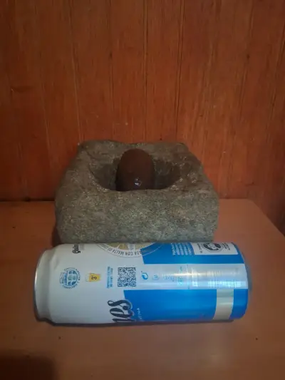 Mortero de piedra artesanal con mano - miniatura 3