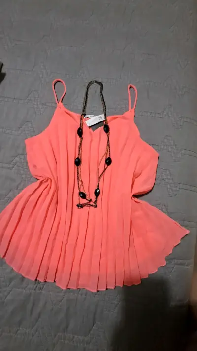 Blusas de mujer en colores variados - miniatura 1