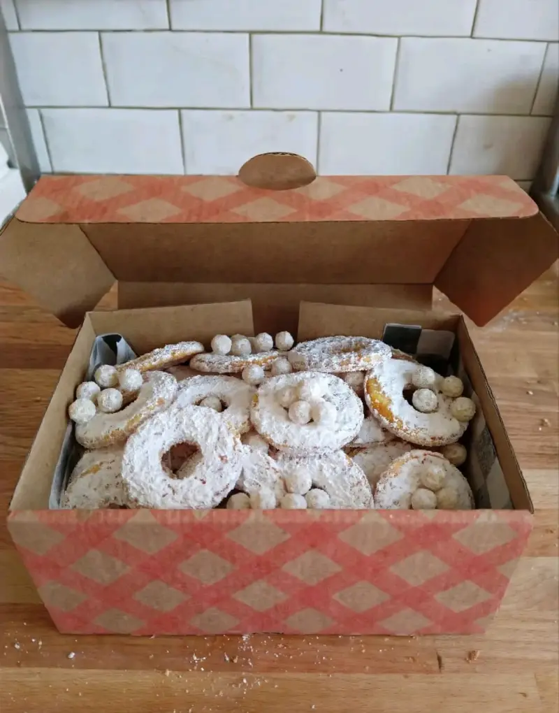 Caja de galletas caseras con azúcar glas SABORES