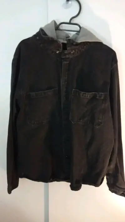 Chaqueta de mezclilla negra con capucha gris - miniatura 1