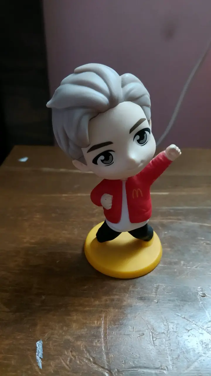 Figura de colección McDonald's BTS Rm