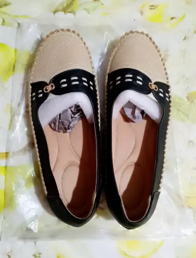 Zapatos planos de mujer en dos tonos - miniatura 1
