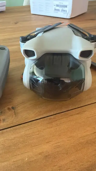 Drone DJI Mini 3 Pro con control remoto - miniatura 1
