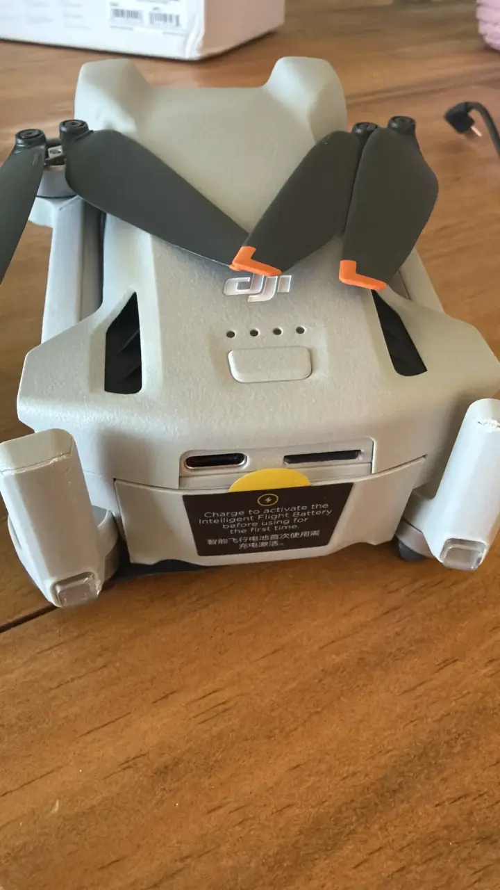 Drone DJI Mini 3 Pro con control remoto - 2