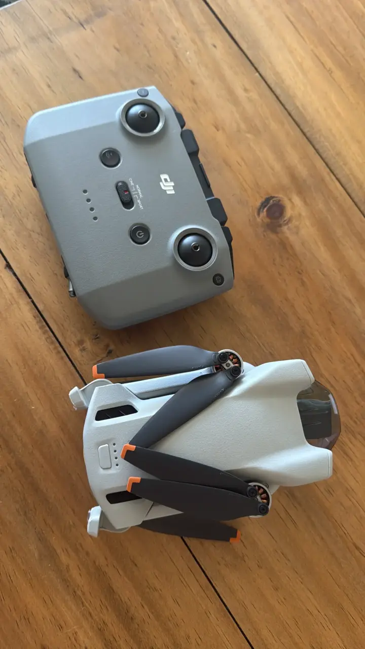 Drone DJI Mini 3 Pro con control remoto - 3