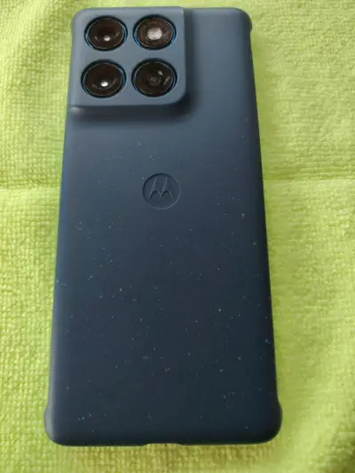 Smartphone Motorola con triple cámara trasera - miniatura 6