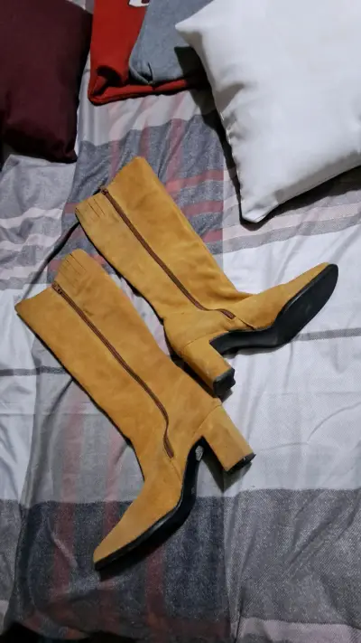 Botas de gamuza color camel N35 - miniatura 2
