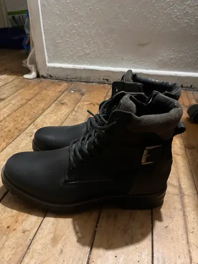 Botas de cuero negro con cierre lateral - miniatura 3