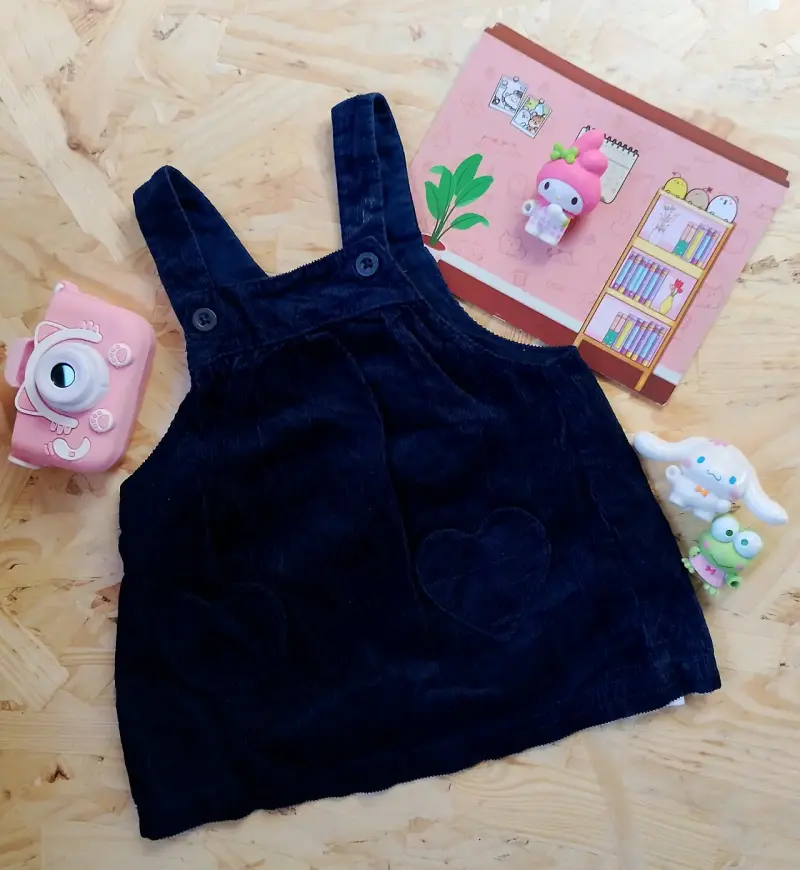 Vestido de niña negro con tirantes