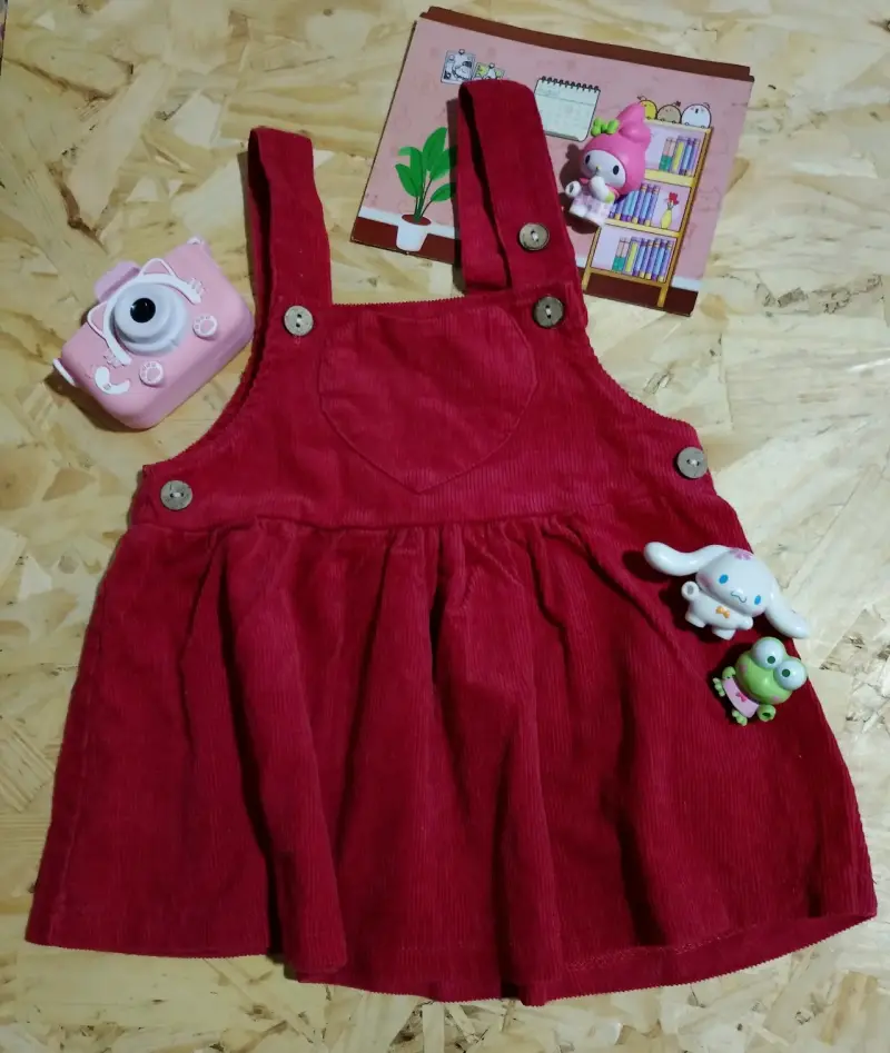 Vestido de niña rojo con tirantes