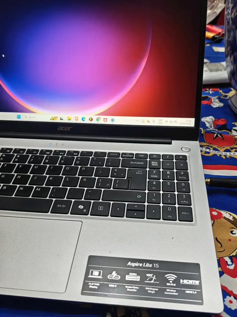 Laptop Acer Aspire Lite 15 con Pantalla Full HD - 3