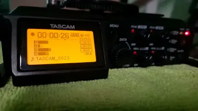 Grabadora Tascam DR-70D para DSLR - miniatura 1