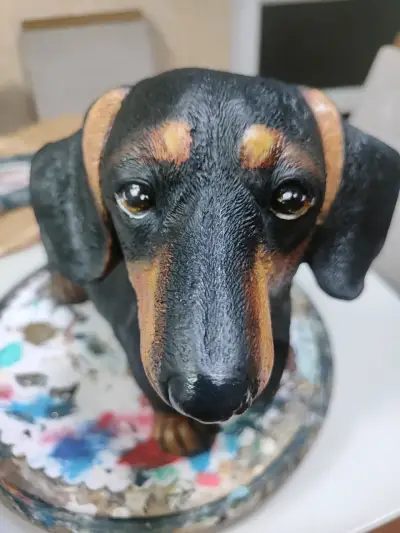 Figura decorativa de perro salchicha en resina - miniatura 2