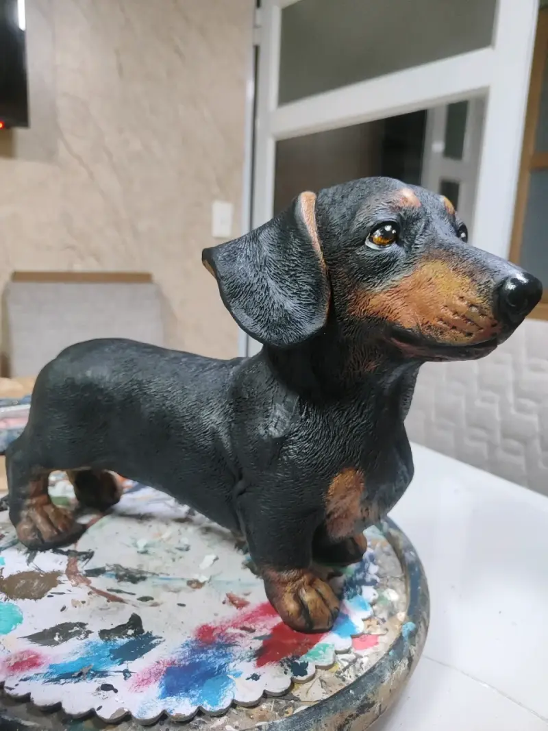 Figura decorativa de perro salchicha en resina - 3