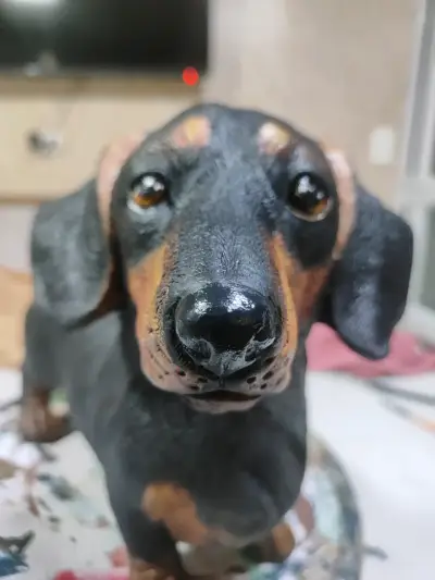 Figura decorativa de perro salchicha en resina - miniatura 5