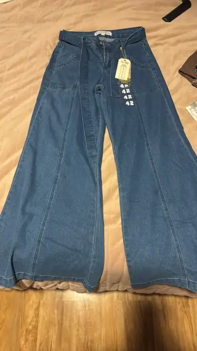 Pantalones de mezclilla tiro alto talla 42 - miniatura 1