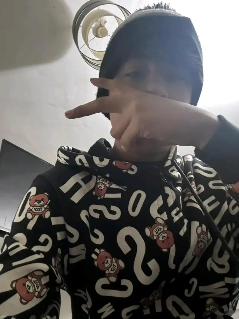 Polerón con capucha estampado de osos(moschino) - 6