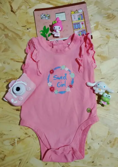 Body de bebé rosa con diseño 'Sweet Girl' - miniatura 1