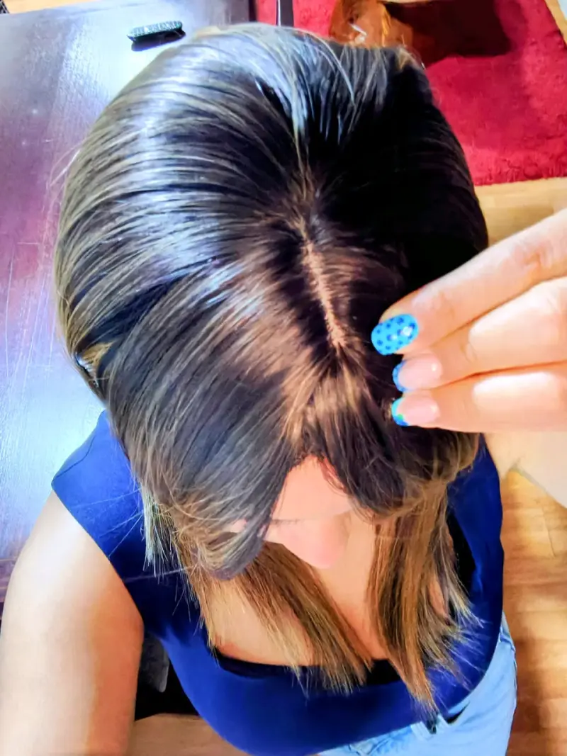 Peluca de cabello liso castaño con mechas - 3